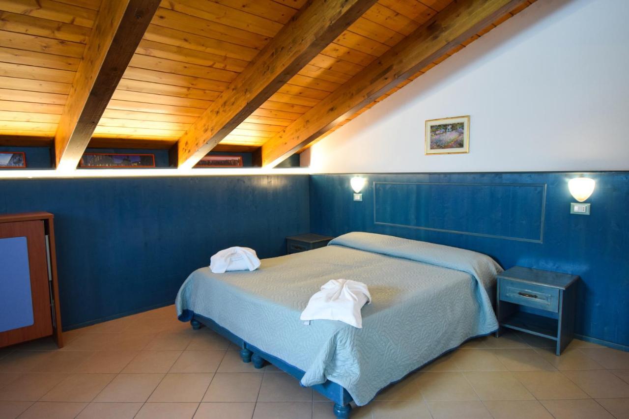 Hotel La Plage Cattolica Exterior foto
