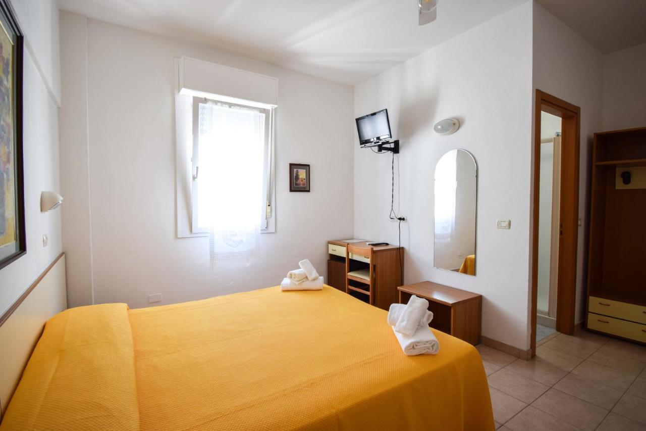 Hotel La Plage Cattolica Exterior foto