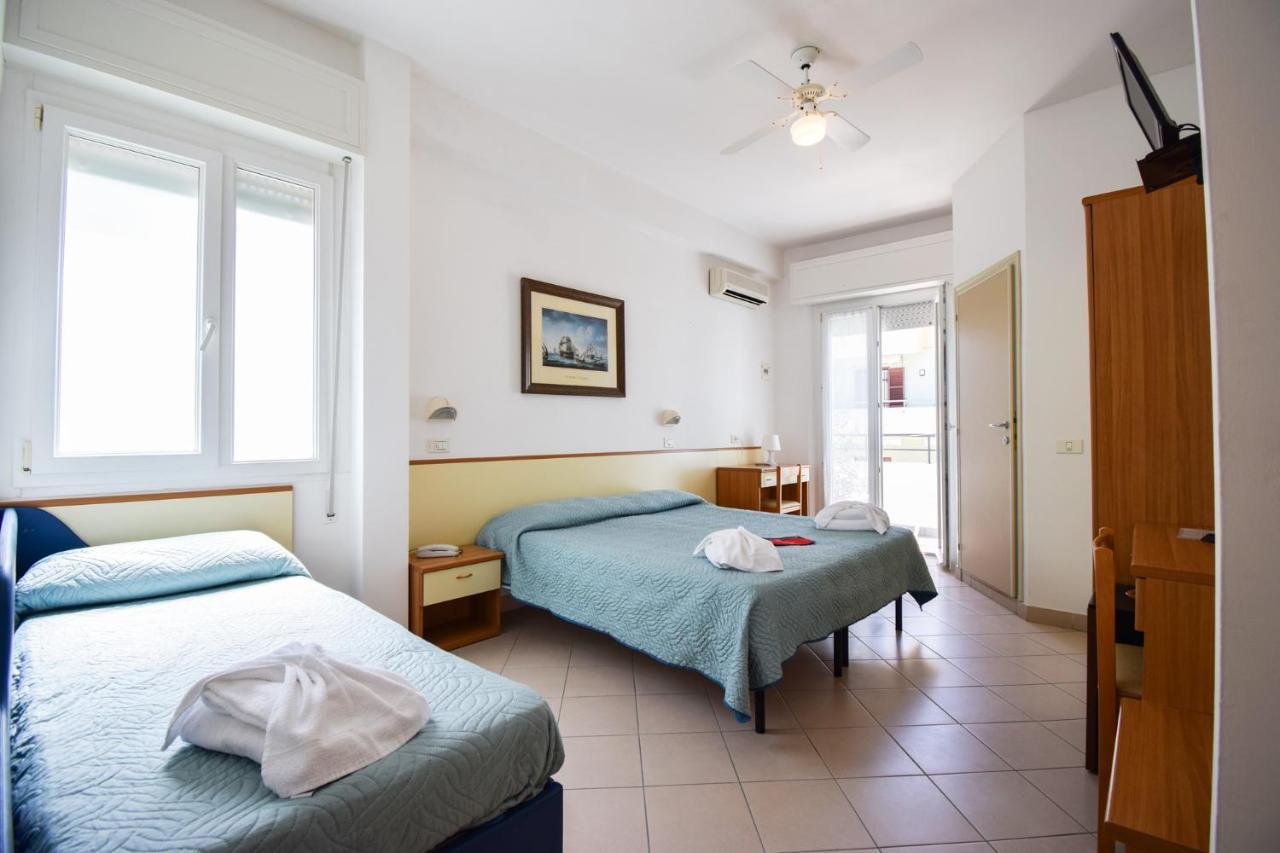 Hotel La Plage Cattolica Exterior foto