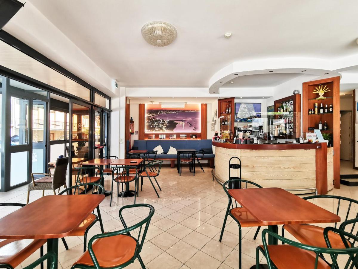 Hotel La Plage Cattolica Exterior foto