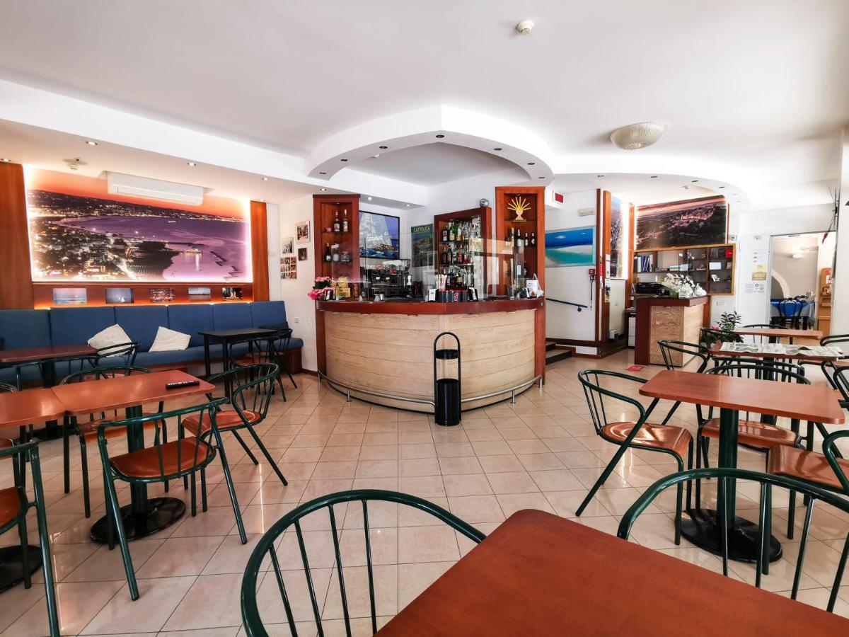 Hotel La Plage Cattolica Exterior foto