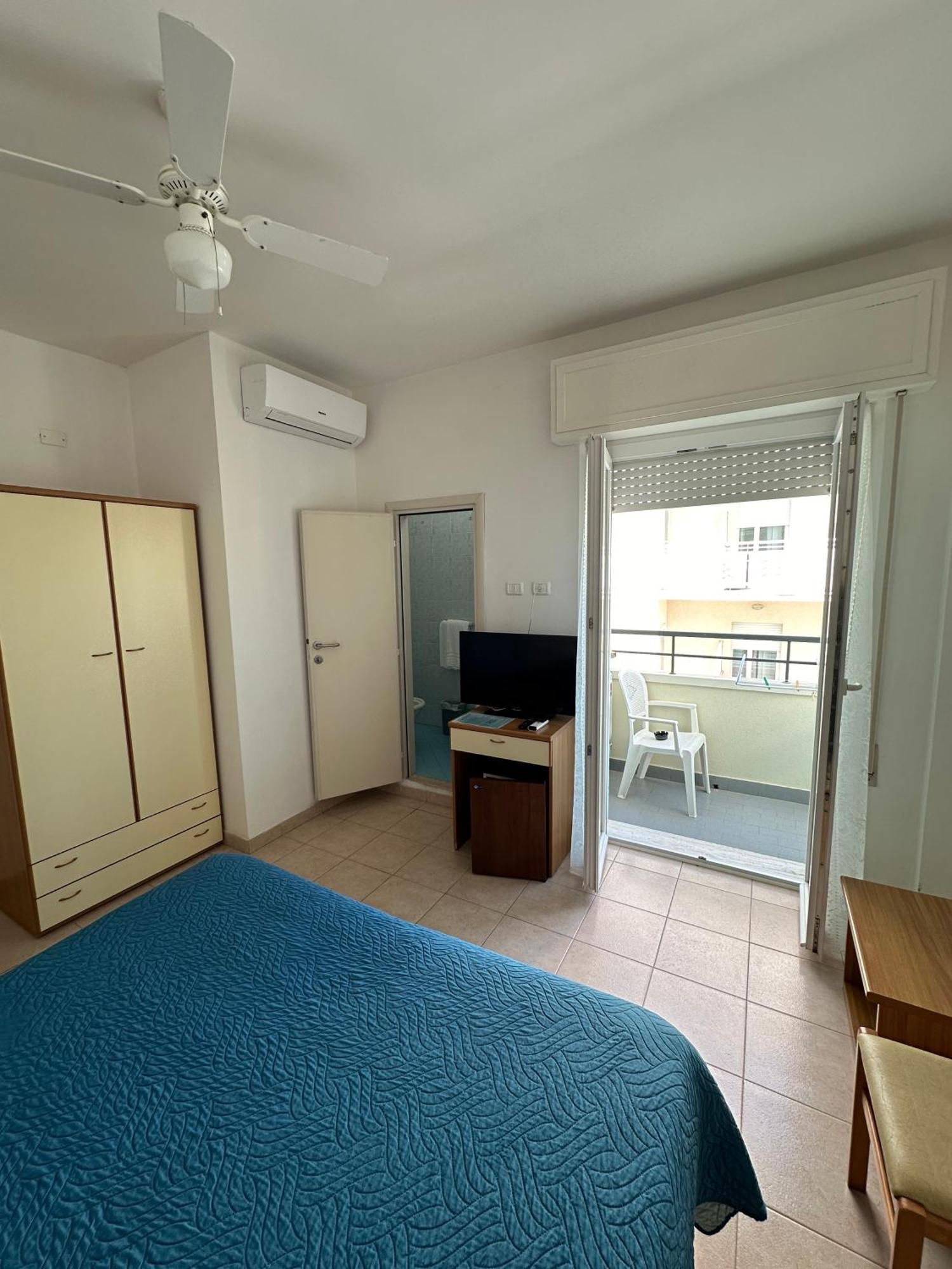 Hotel La Plage Cattolica Exterior foto